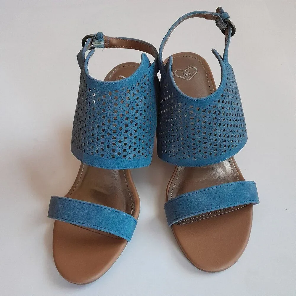 Madeline Women’s shoes, Color Blue open toe sandals. Size 8M